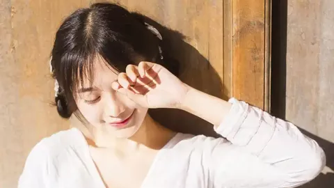 南宁动物园大猩猩抽烟视频