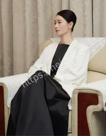 刘雅瑟体制内女友感